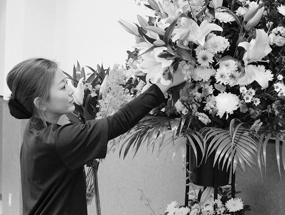 私たちフローリストが心を込めてお花をお造りします01